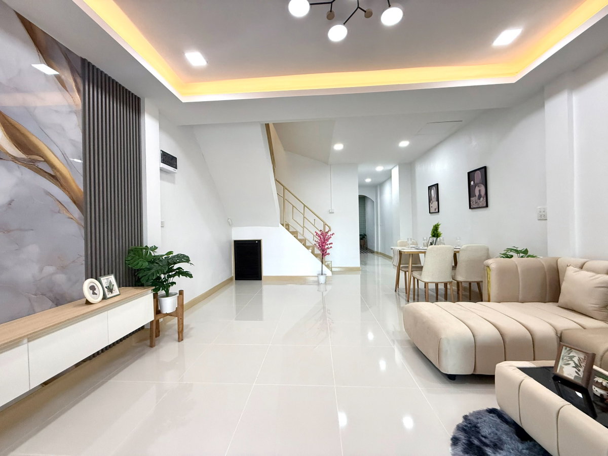 รูป ทาวน์เฮ้าส์2ชั้น รีโนเวทตกแต่งใหม่ น่าอยู่ ทำเลดี ใกล้รถไฟฟ้า, ตลาดมีนบุรี หมู่บ้านรุ่งกิจแกรนด์วิสต้า ถนนหทัยราษฎร์ มีนบุรี ตลาดจตุจักร - รูปที่ 9/38