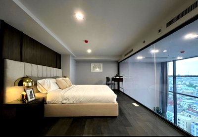 Condos for rent : Condo for rent, Ratchathewi area. Beautiful unit, great location, ready to move in. Near BTS Ratchathewi. Interested? Add Line: @841qqlnr