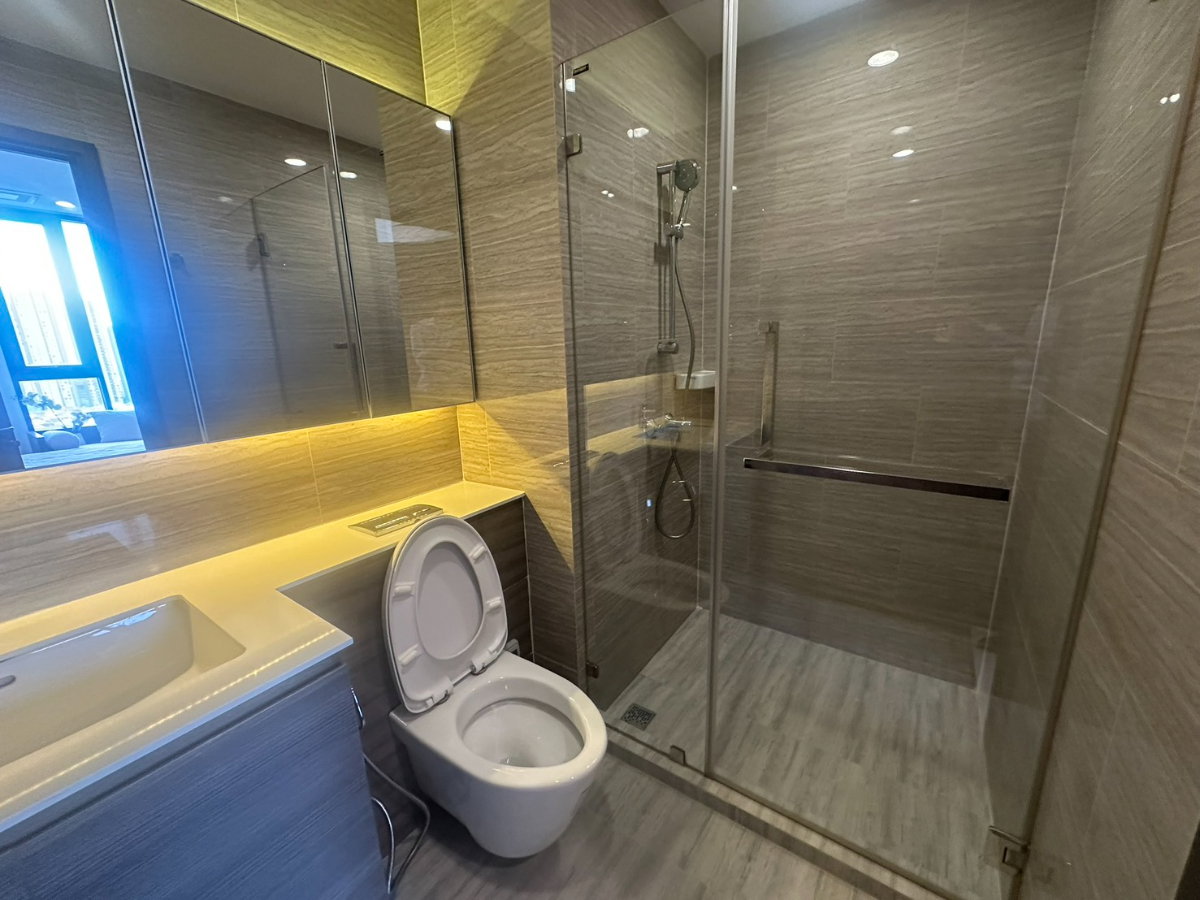 รูป For rent Whizdom Essence พร้อมเฟอร์และเครื่องใช้ไฟฟ้า ชั้นสูง ขนาด 33.84 sq.m. 1 bedroom @20,000 Baht - รูปที่ 10/10