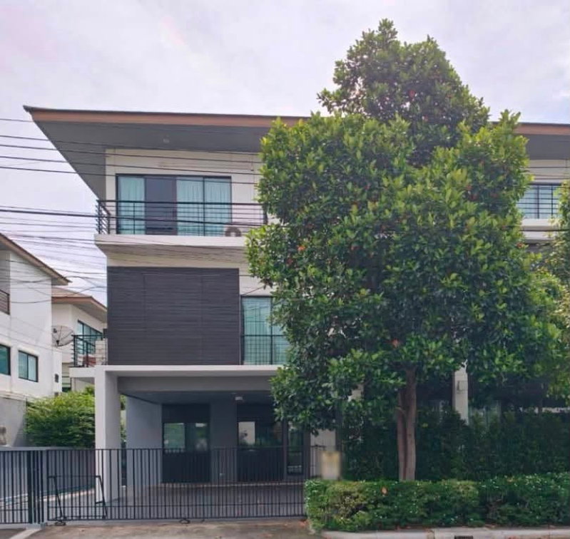 บ้านเดี่ยวให้เช่า : HR3577ให้เช่าบ้านเดี่ยวหรู 3 ชั้น 400 ตร.ม. หมู่บ้านลุมพินี สวนหลวง ร.9 ใกล้โรงเรียนนานาชาติ ICS / TSIS