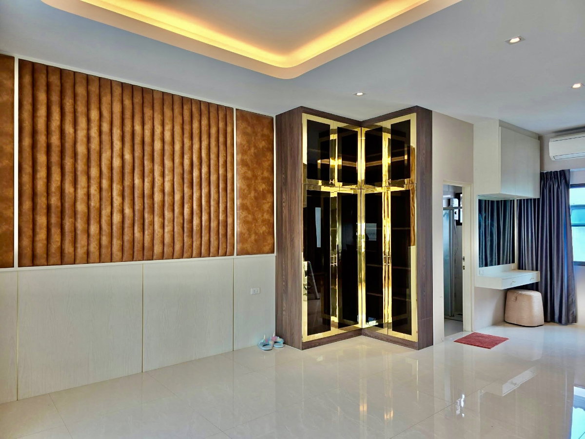 รูป ให้เช่า Home Office 3.5 ชั้น District Ekkamai – Ramintra Modern Luxury Built-in ทั้งหลัง พร้อมใช้งาน ทำเลศักยภาพย่านเลียบด่วนรามอินทรา - รูปที่ 9/10