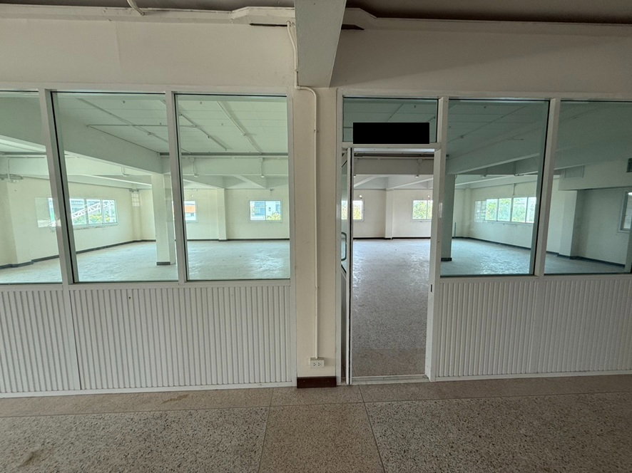 รูป บ้านตึก 3 ชั้น และอาคารคสล.3 ชั้น เนื้อที่รวม 1-1-10 ไร่ ซอยเทพกุญชร 14 และ 15 ถนนเทพกุญชร 2 - รูปที่ 2/6