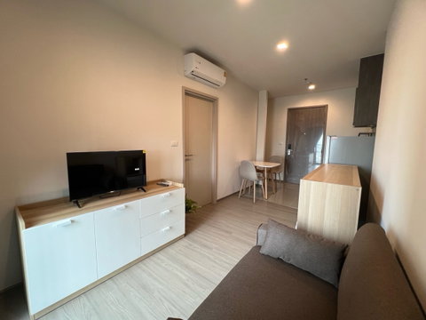 MRT phetchaburi 2.2 km. Shuttle service Condo THE BASE Phetchaburi - Thonglor ( Rental ) Price 15,500 Baht