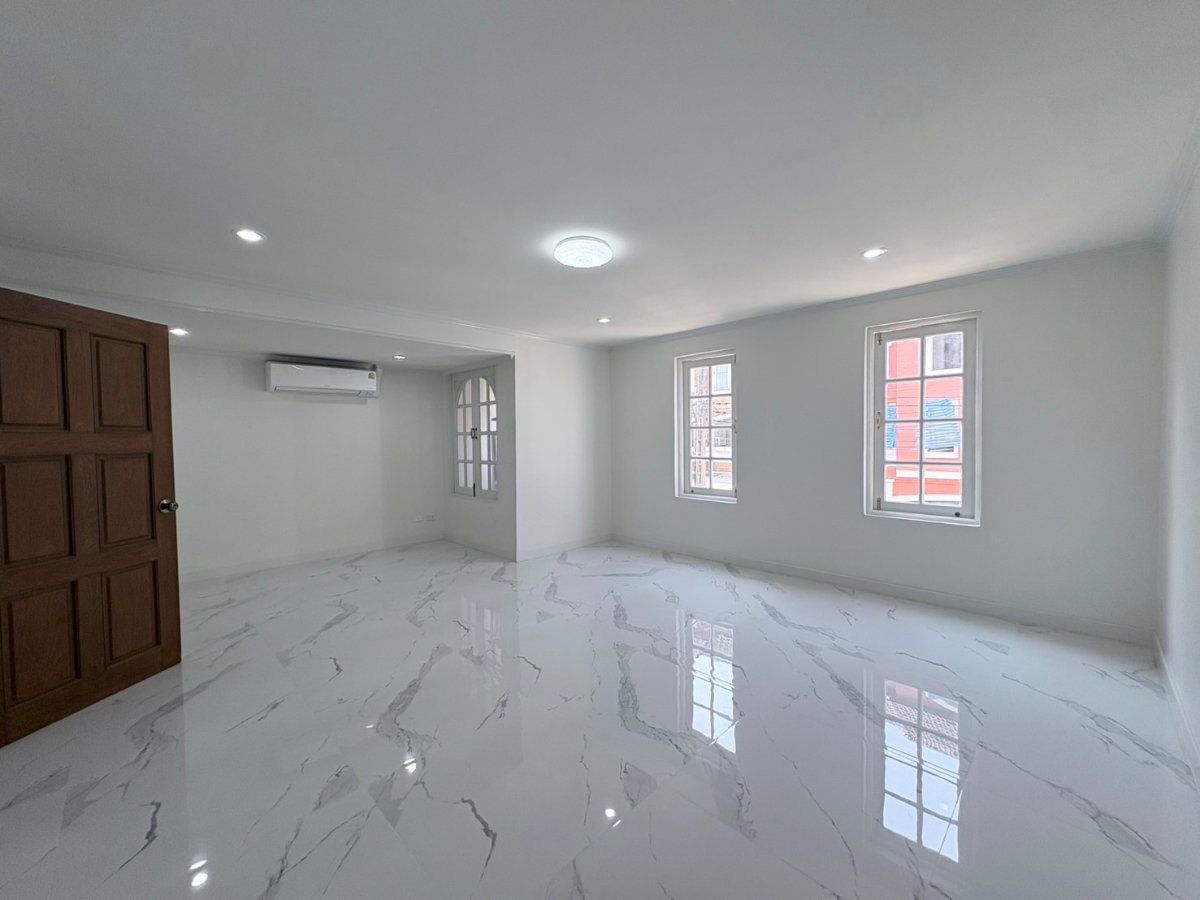 รูป ให้เช่าบ้านรีโนเวตใหม่ ใจกลางสาทร–เย็นอากาศ | Yenakart Residence | Private Residence เพียง 19 หลัง  - รูปที่ 14/42