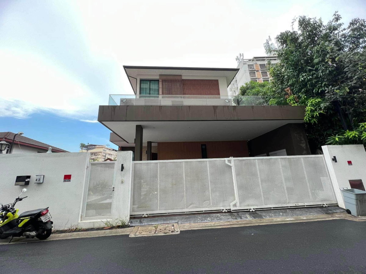 รูป WS8037 🏡✨ ปล่อยเช่าบ้านเดี่ยว 3 ชั้น สุทธิสาร – อินทามระ 29 ใกล้ รถไฟฟ้า บ้านหลังใหญ่ พื้นที่กว้าง เพียง 350,000 บาท/เดือน - รูปที่ 1/18