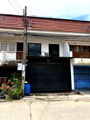 Townhouses for sale Bangkok : For Sale 2-Storey Renovated Townhome – Move-in Ready in the Heart of the City Senanikom Road | Near Lat Phrao & Ratchayothin |