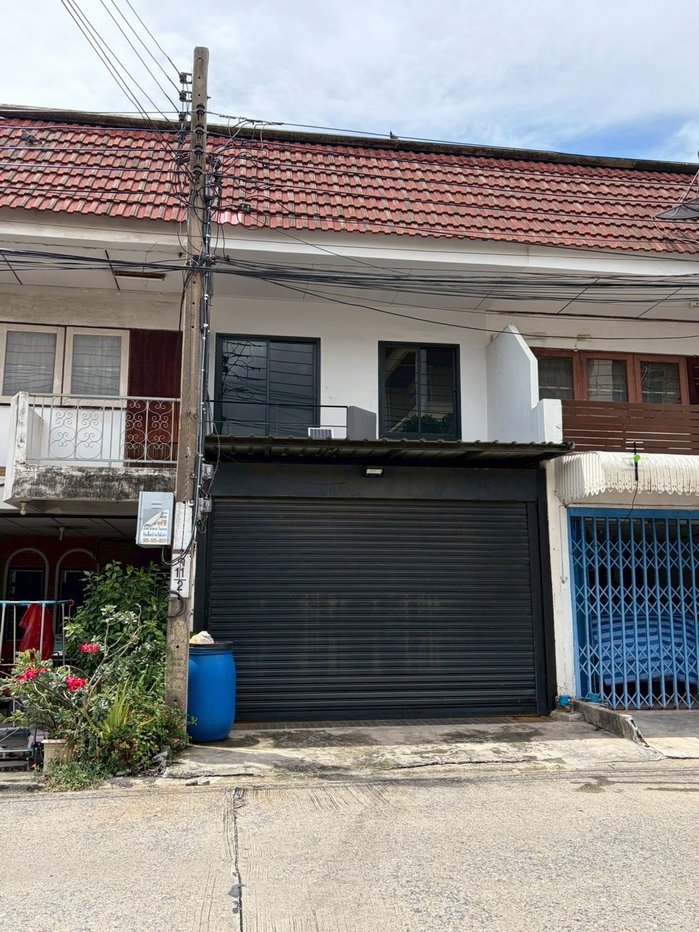 รูป ขายทาวน์โฮม 2 ชั้น รีโนเวทใหม่พร้อมอยู่ใจกลางเมือง ถ.เสนานิคม ใกล้ลาดพร้าว-รัชโยธิน ใกล้รถไฟฟ้าสายสีเขียวเพียง 10 นาที - รูปที่ 1/15