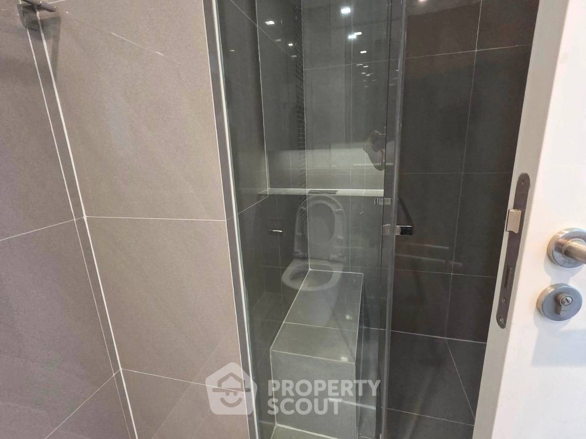 picture Pet-Friendly 2-BR Condo At The Saint Residences, 100m to MRT Phahon Yothin (ID 3062112) - 4/8