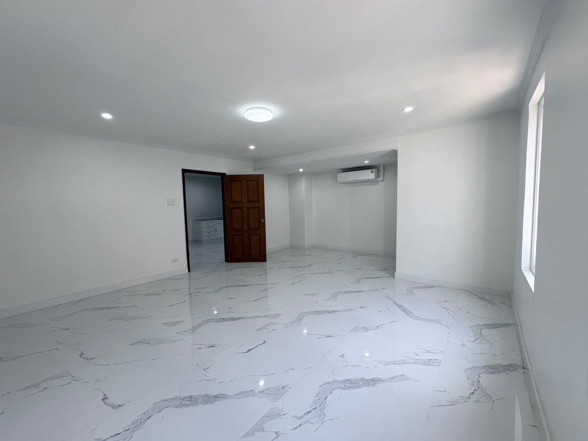รูป ให้เช่าบ้านรีโนเวตใหม่ ใจกลางสาทร–เย็นอากาศ | Yenakart Residence | Private Residence เพียง 19 หลัง  - รูปที่ 15/42