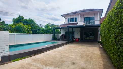 🏡 Luxury Pool Villa for Sale – Move-in Ready | Prime Location Near Chiang Mai City