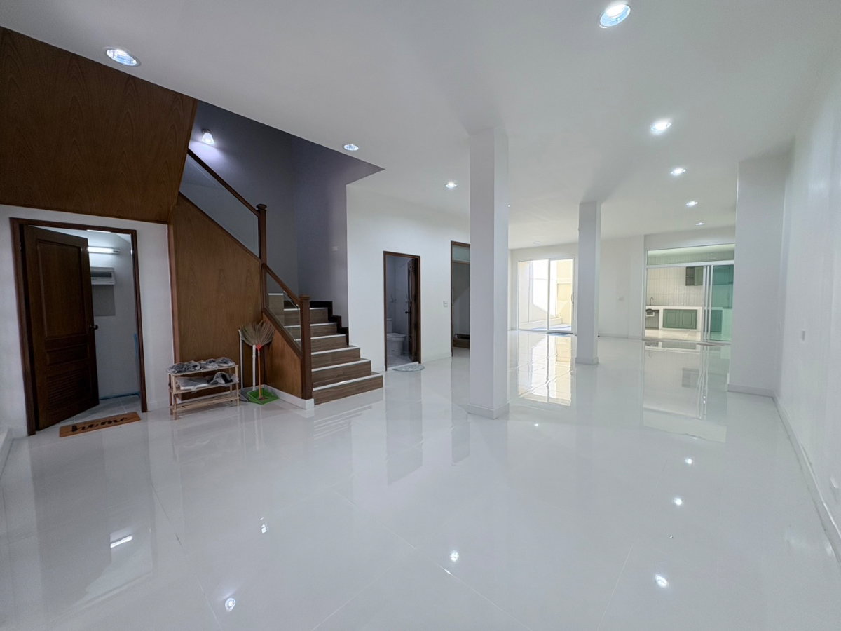 รูป ให้เช่าบ้านรีโนเวตใหม่ ใจกลางสาทร–เย็นอากาศ | Yenakart Residence | Private Residence เพียง 19 หลัง  - รูปที่ 2/42