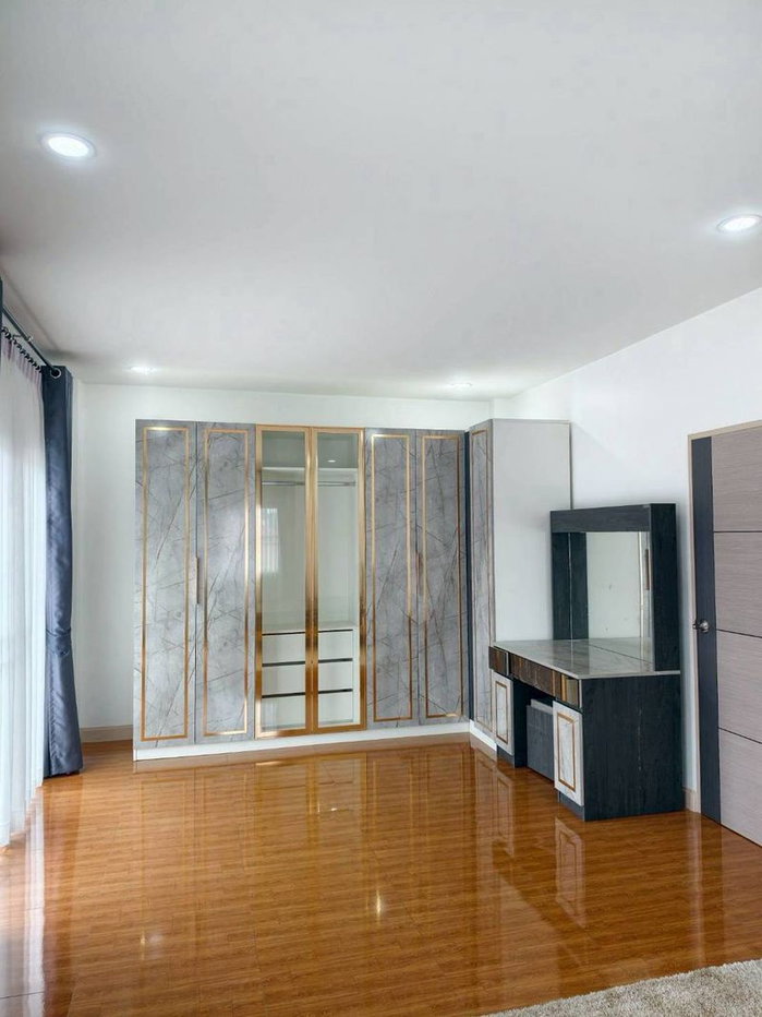 picture Single house for sale, corner lot, Sriracha, Rai Kluay area. Spacious and comfortable living. - 11/17