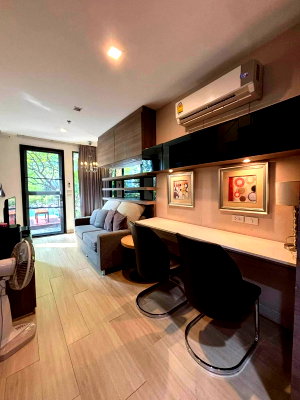 Condos for rent : For rent Ideo Mobi Sukhumvit 81 (On Nut), just 30 meters from BTS On Nut station. • Duplex unit, 4th-5th floor, Building B, 1 Bedroom, 43 sq.m.