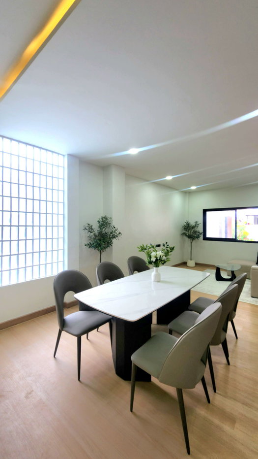 รูป 🏡✨ บ้านรีโนเวทใหม่ พร้อมเข้าอยู่ 📍 หมู่บ้านรุ่งเจริญ โชคชัย 4 ซอย 3 ทำเลโชคชัย 4 ซอย 3 เดินถึงรถไฟฟ้าได้! - รูปที่ 2/19