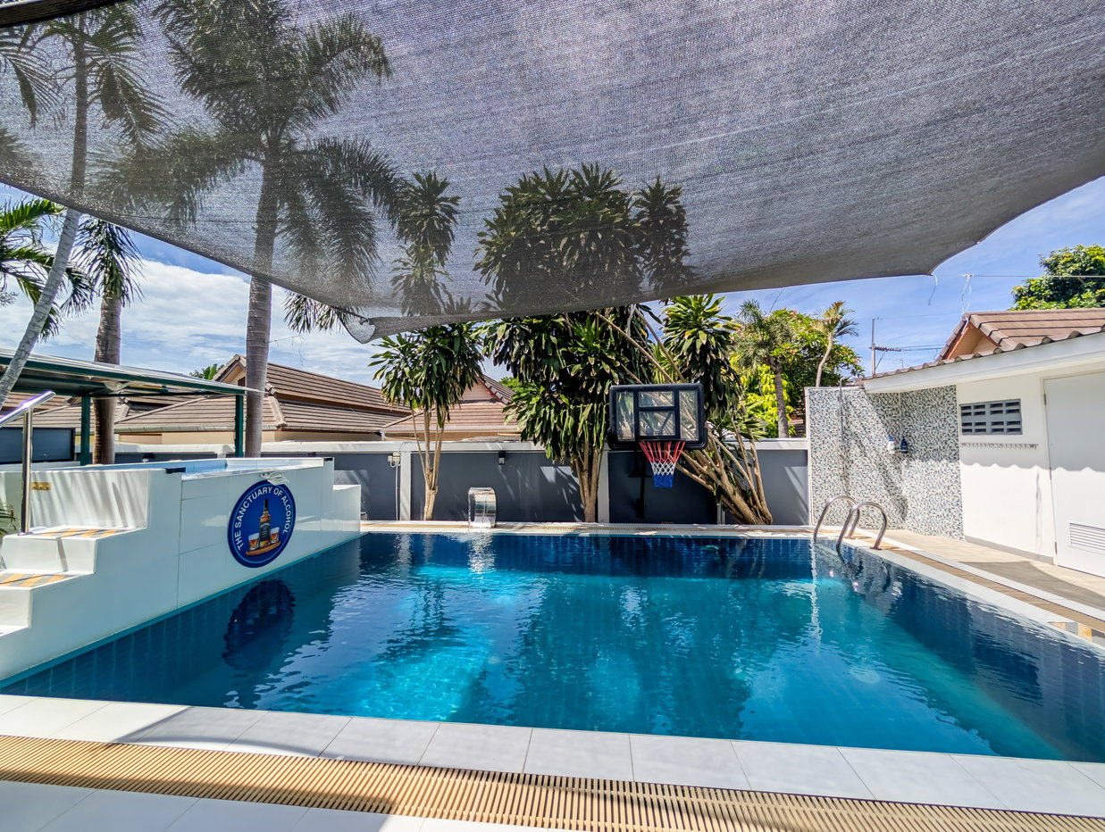 picture Stylish Pool Villa for Sale Chaiyaphruek East Pattaya - 2/21