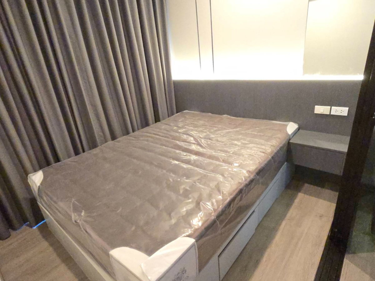 picture Brand-New Room, Modern Design, 33rd Floor — Regent Home Wutthakat - 8/20