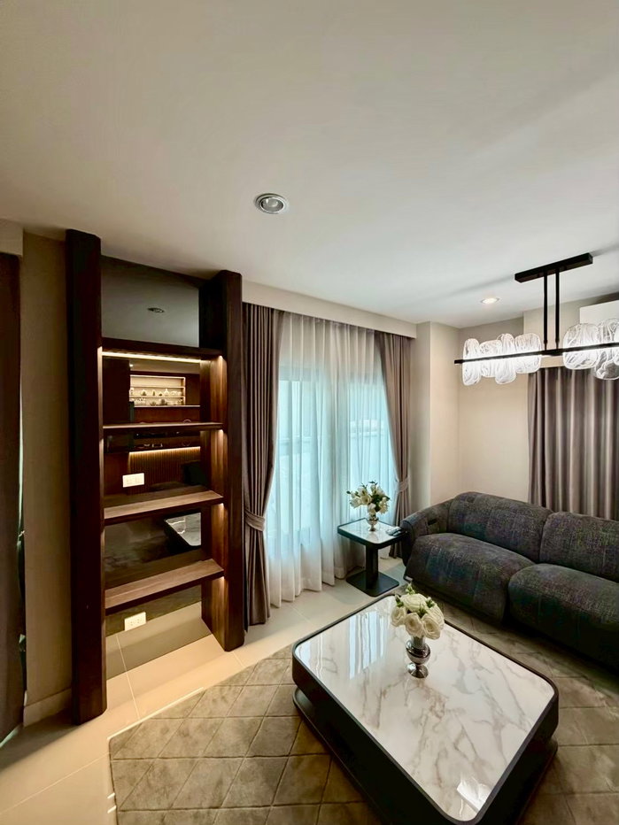 รูป ขายบ้านหรู Baan Klang Muang The Edition โยธินพัฒนา ราคาพิเศษ ขายขาดทุน ฟรี Built-in ทั้งหลัง มูลค่ากว่า 3.8 ล้านบาท บ้านพร้อมเข้าอยู่ - รูปที่ 4/28