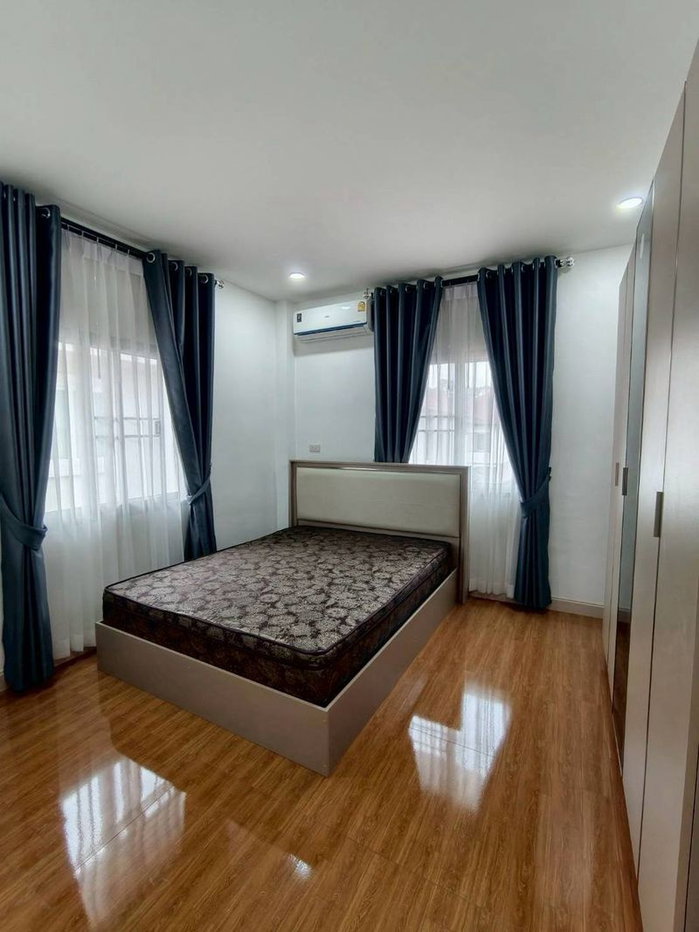picture Single house for sale, corner lot, Sriracha, Rai Kluay area. Spacious and comfortable living. - 9/17