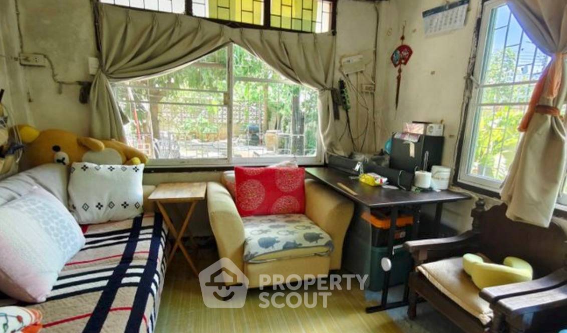 picture Pet-Friendly 3-BR House for Sale In Chan Kasem, near MRT Ratchadaphisek (ID 3045728) - 4/4