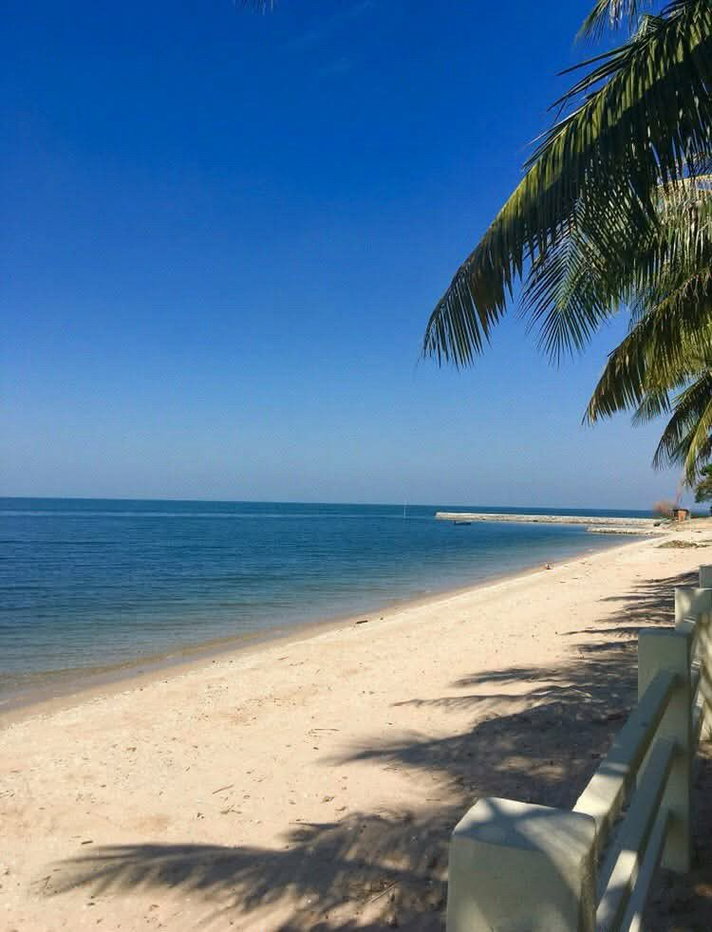 picture Crystal Beach Condo for sale, Bang Phra. Beachfront, great atmosphere, prime location. - 9/11