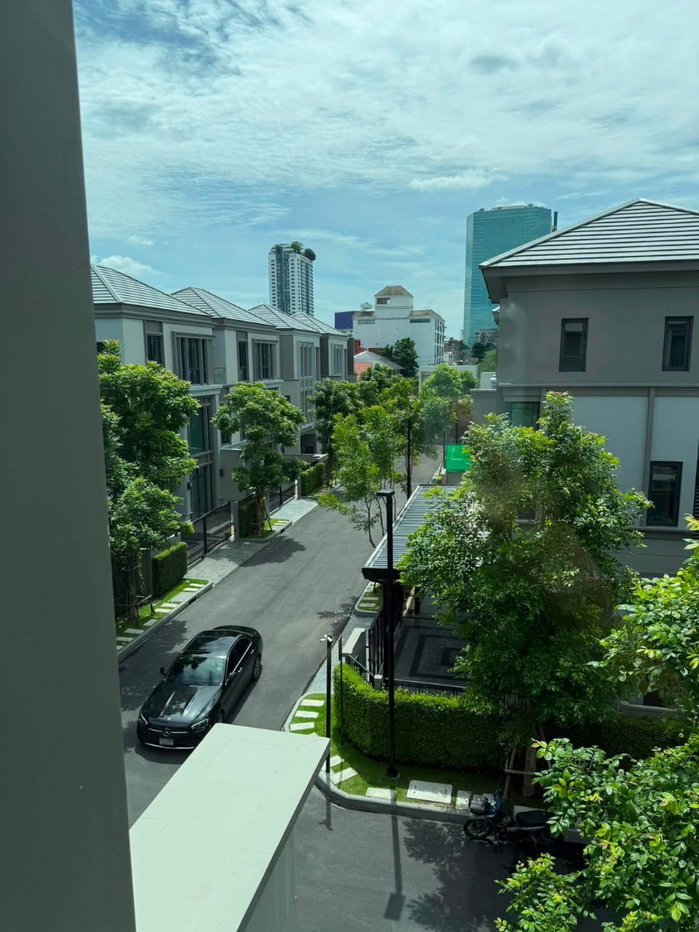 รูป 🏡✨ ให้เช่าบ้านใหม่ Baan Klang Muang Classe Ratchayothin 3 ห้องนอน 4 ห้องน้ำ เพียง 500 เมตรจาก BTS พหลโยธิน 24 - รูปที่ 7/7