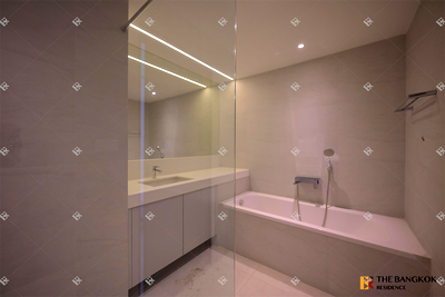 ขายคอนโด : สะดวกสบายกับไลฟ์สไตล์สุด Luxury พรีเมียร์ คอนโดมิเนียม ใกล้ BTS สถานีพร้อมพงษ์