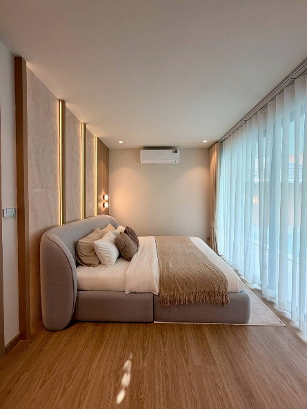 picture Sale Luxury Pool Villa  4 Bad, 5 Bath  Prime Location – Easy Access to Everything - 6/17