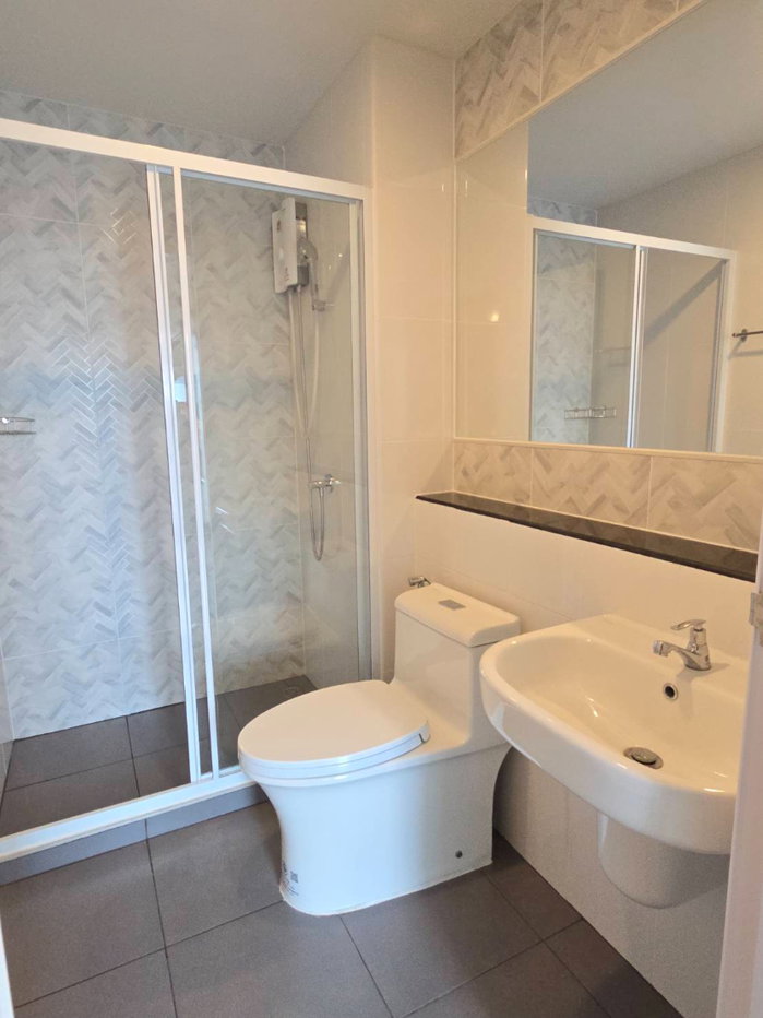 picture Brand-New Room, Modern Design, 33rd Floor — Regent Home Wutthakat - 9/20