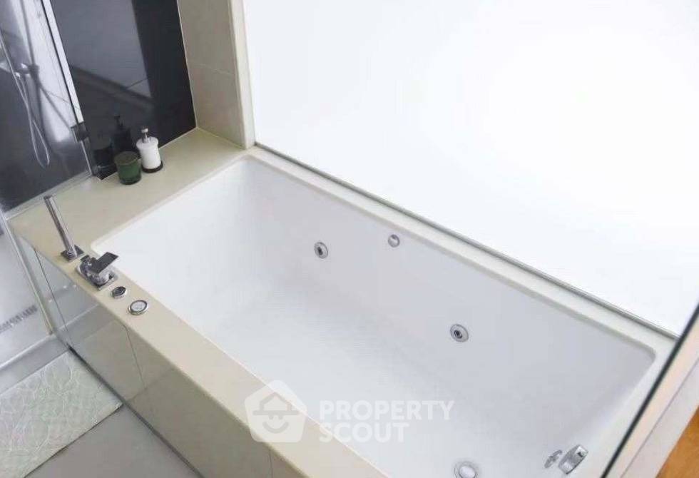 รูป คอนโด 2 ห้องนอน The Address Sathorn ใกล้ BTS เซนต์หลุยส์ 200 ม. ชั้น 28 (ID 3062097) - รูปที่ 3/7