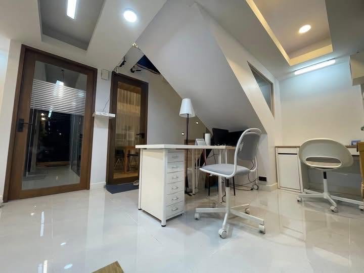 รูป [VR0492] 🔥 Executive Home Office เช่าเริ่ม 60,000 | ขาย 9.5 ล้าน | ทาวน์โฮมหรู 2 ชั้น 3 นอน 3 น้ำ  เหมาะอยู่อาศัยหรือทำสำนักงานออฟฟิศ!🔥 - รูปที่ 4/32