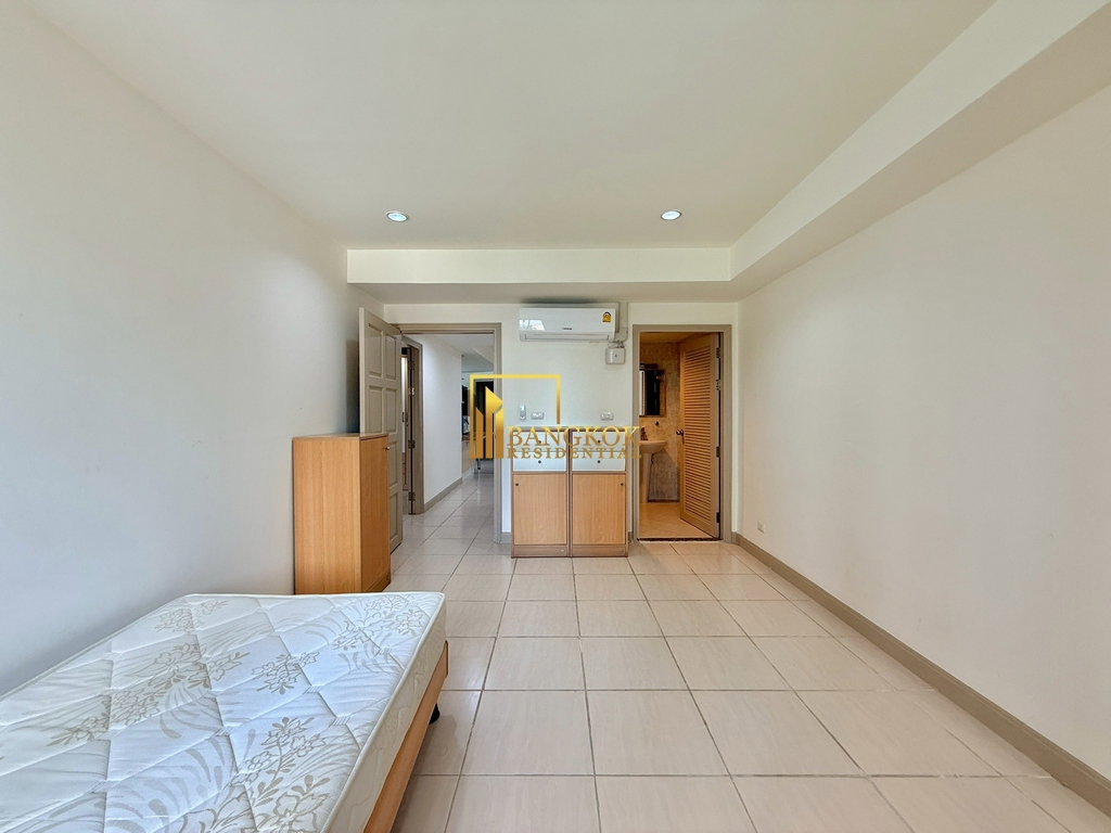 picture Royal Castle | Superb Value 3 Bedroom Condo in Phrom Phong - BR17311CD - 25/41
