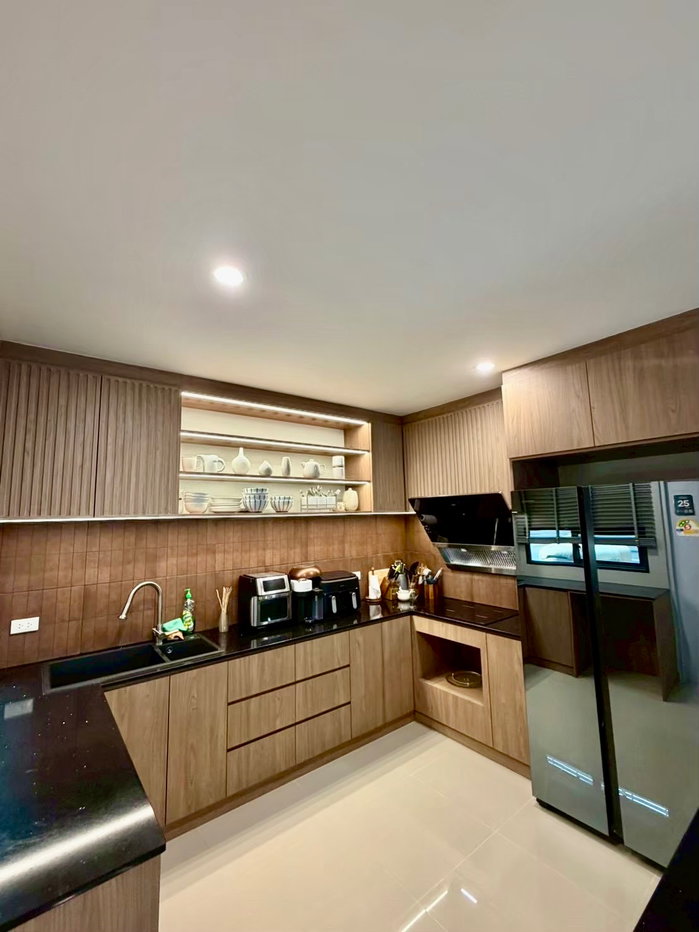 รูป ขายบ้านหรู Baan Klang Muang The Edition โยธินพัฒนา ราคาพิเศษ ขายขาดทุน ฟรี Built-in ทั้งหลัง มูลค่ากว่า 3.8 ล้านบาท บ้านพร้อมเข้าอยู่ - รูปที่ 5/28
