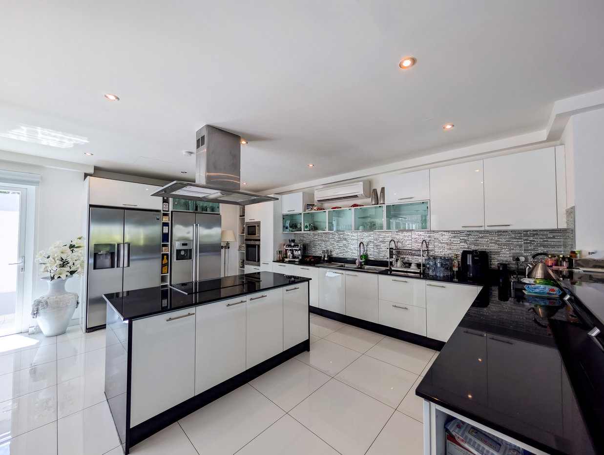 picture Luxury Sea View Villa for Sale East Pattaya with Sunset Views - 15/27