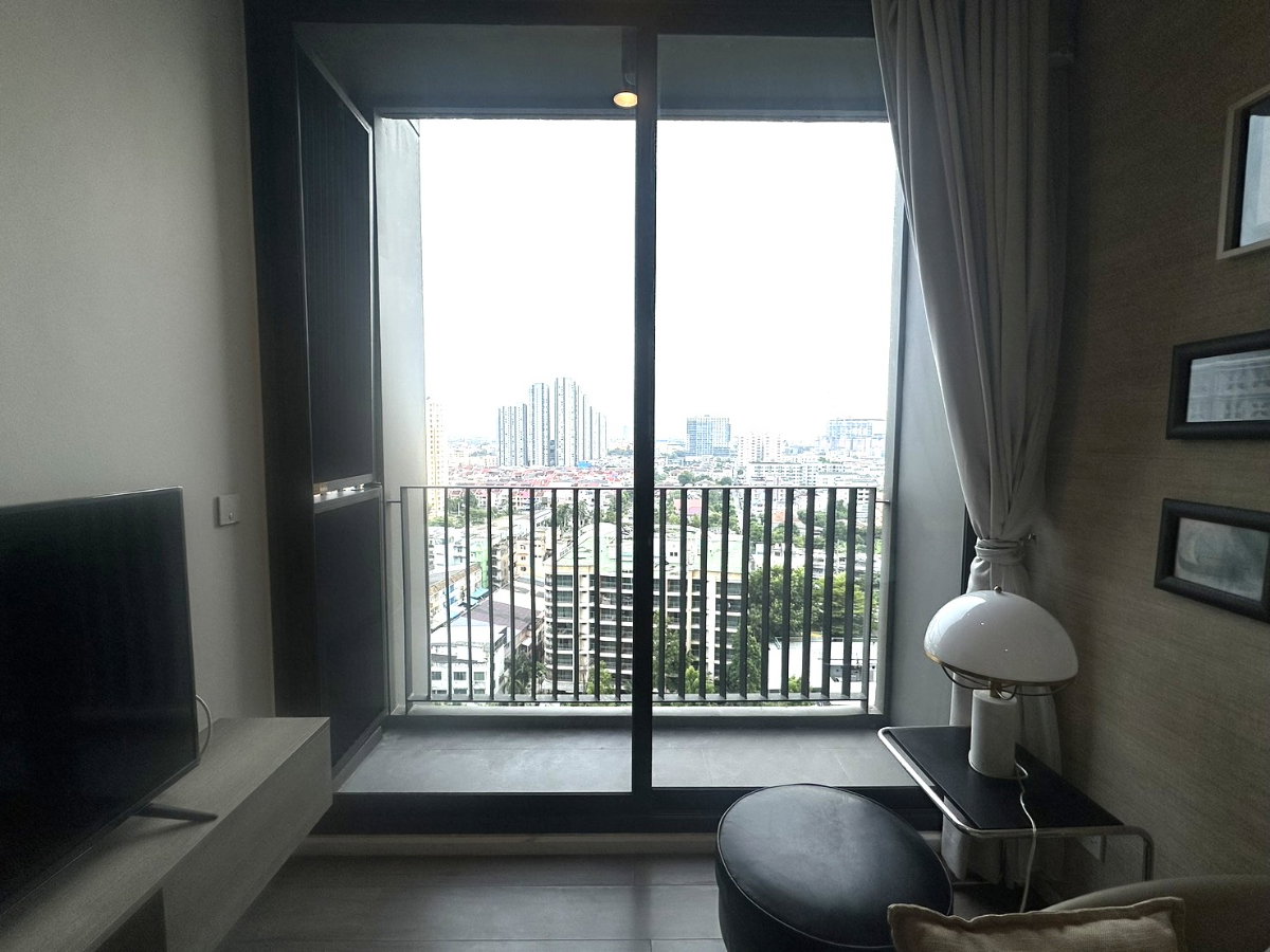 รูป For rent Whizdom Essence พร้อมเฟอร์และเครื่องใช้ไฟฟ้า ชั้นสูง ขนาด 33.84 sq.m. 1 bedroom @20,000 Baht - รูปที่ 9/10