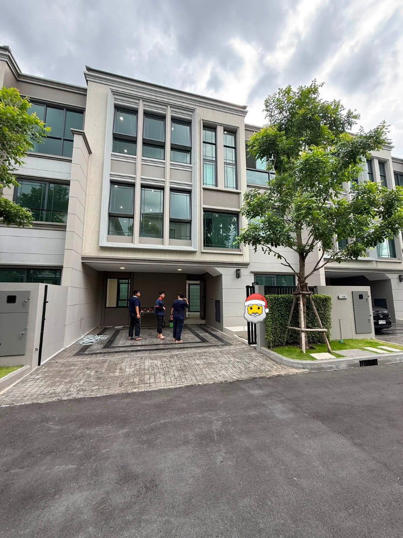ทาวน์โฮมให้เช่า : 🏡✨ ให้เช่าบ้านใหม่ Baan Klang Muang Classe Ratchayothin 3 ห้องนอน 4 ห้องน้ำ เพียง 500 เมตรจาก BTS พหลโยธิน 24