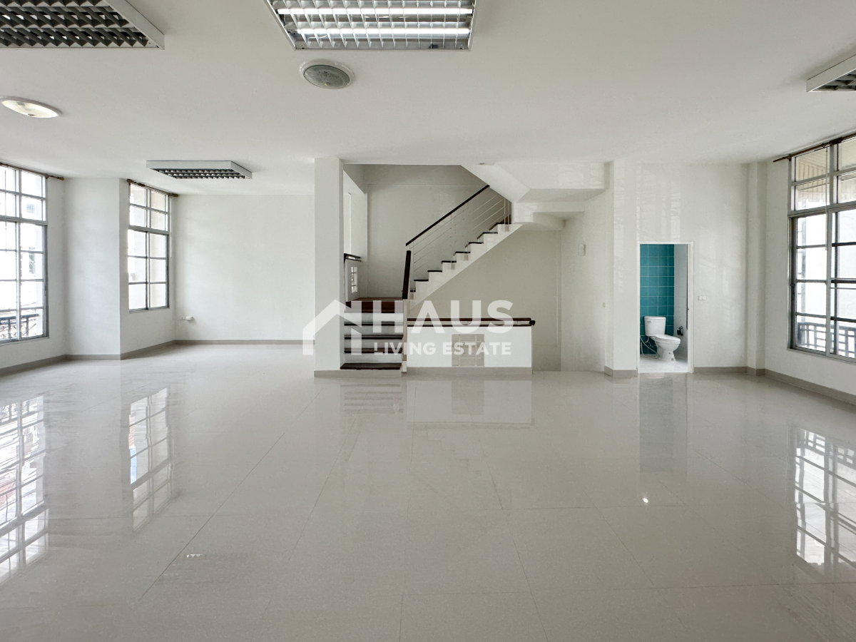 picture Baan Klang Mueang The Paris Ratchavipha / 4 Bedrooms #TPCC069 - 25/30
