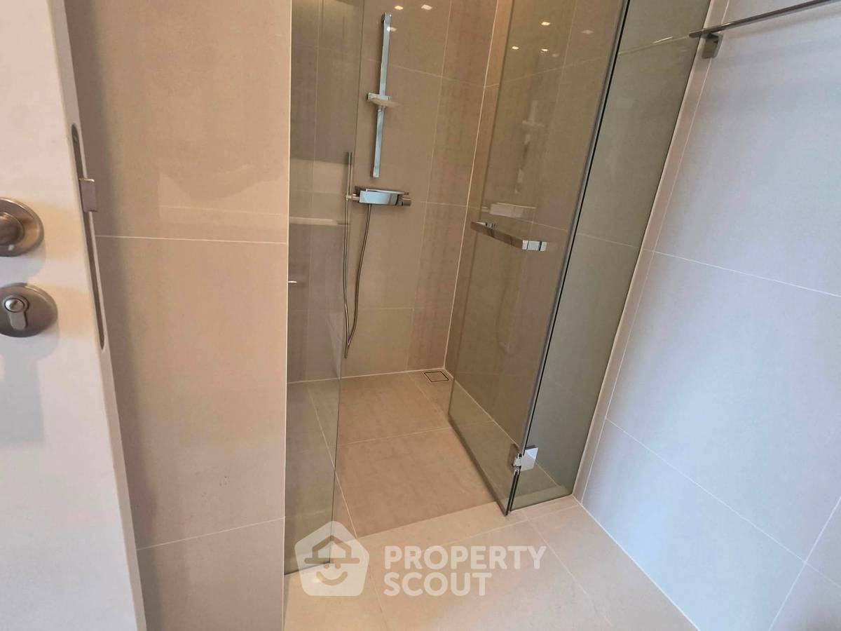 picture Pet-Friendly 2-BR Condo At The Saint Residences, 100m to MRT Phahon Yothin (ID 3062112) - 3/8