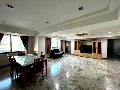 Condos for rent : 🏙️✨ **Spacious Condo for Rent in Sukhumvit 39 | 165 Sq.m. | Only 400 m from BTS Phrom Phong** ✨🏙️