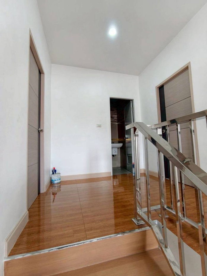 picture Single house for sale, corner lot, Sriracha, Rai Kluay area. Spacious and comfortable living. - 8/17