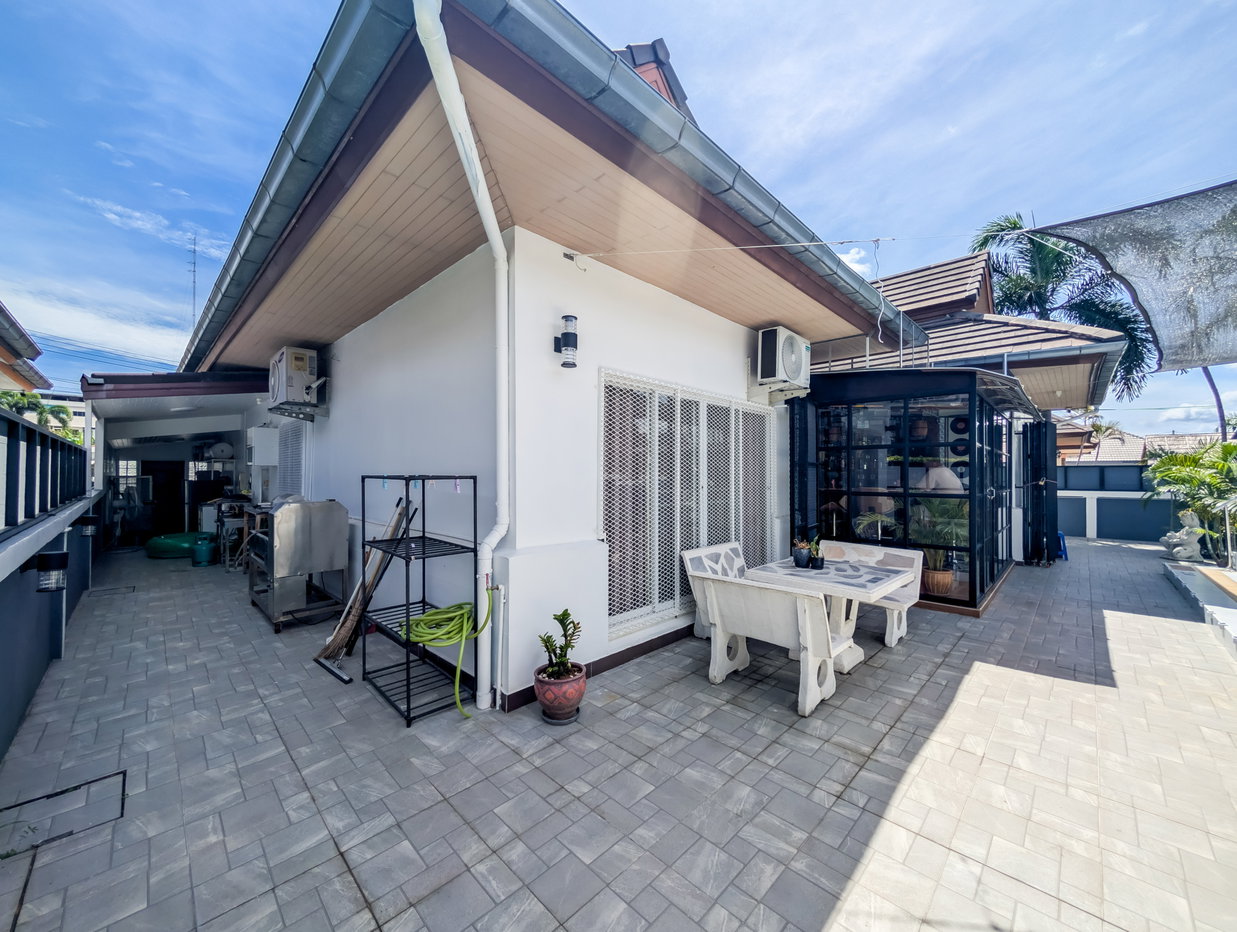 picture Stylish Pool Villa for Sale Chaiyaphruek East Pattaya - 16/21