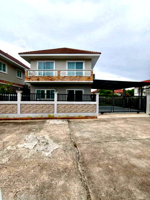 Houses for sale Si Racha Chonburi : Single house for sale, corner lot, Sriracha, Rai Kluay area. Spacious and comfortable living.
