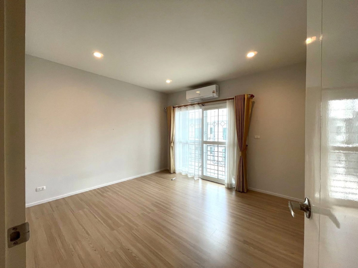 รูป 🏡✨ ให้เช่าทาวน์โฮม 3 ชั้น บ้านกลางเมือง สวนหลวง 3 ห้องนอน 3 ห้องน้ำ 3 ห้องนอน 3 ห้องน้ำ บ้านใหม่ พร้อมเข้าอยู่ | รองรับ EV Charger |  - รูปที่ 10/12