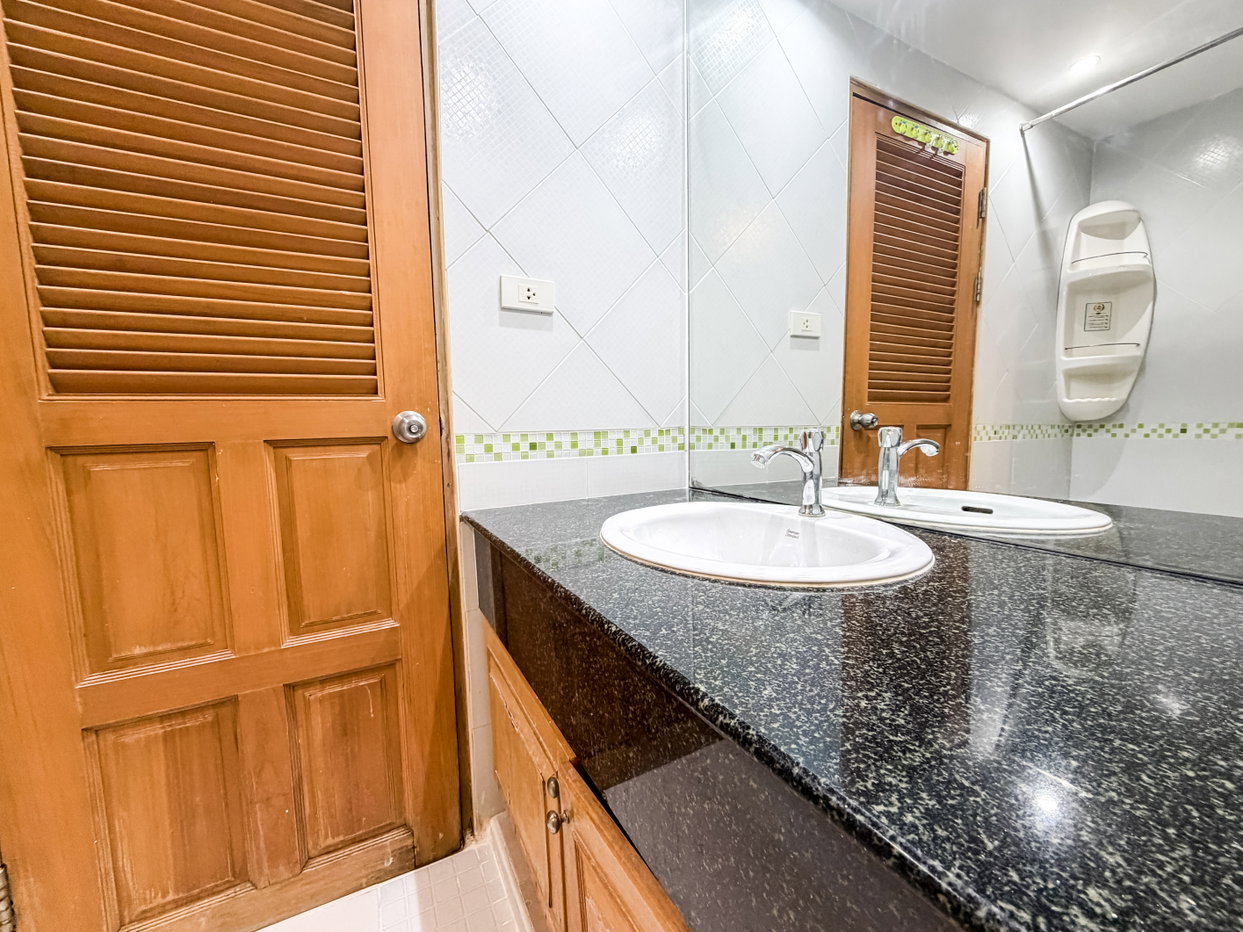 picture Jomtien Beach Condominium Studio for Sale Foreign Quota - 10/10