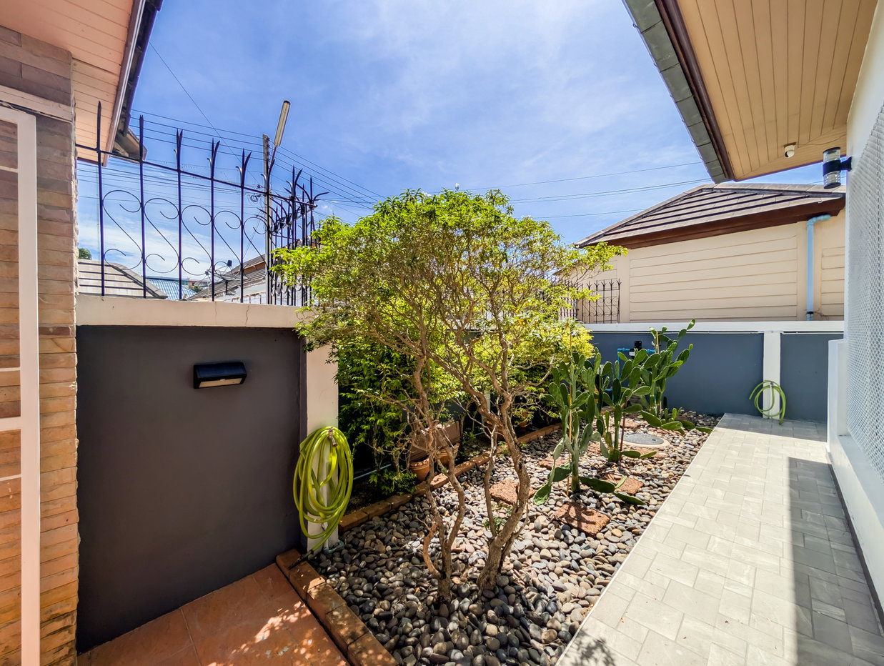 picture Stylish Pool Villa for Sale Chaiyaphruek East Pattaya - 21/21