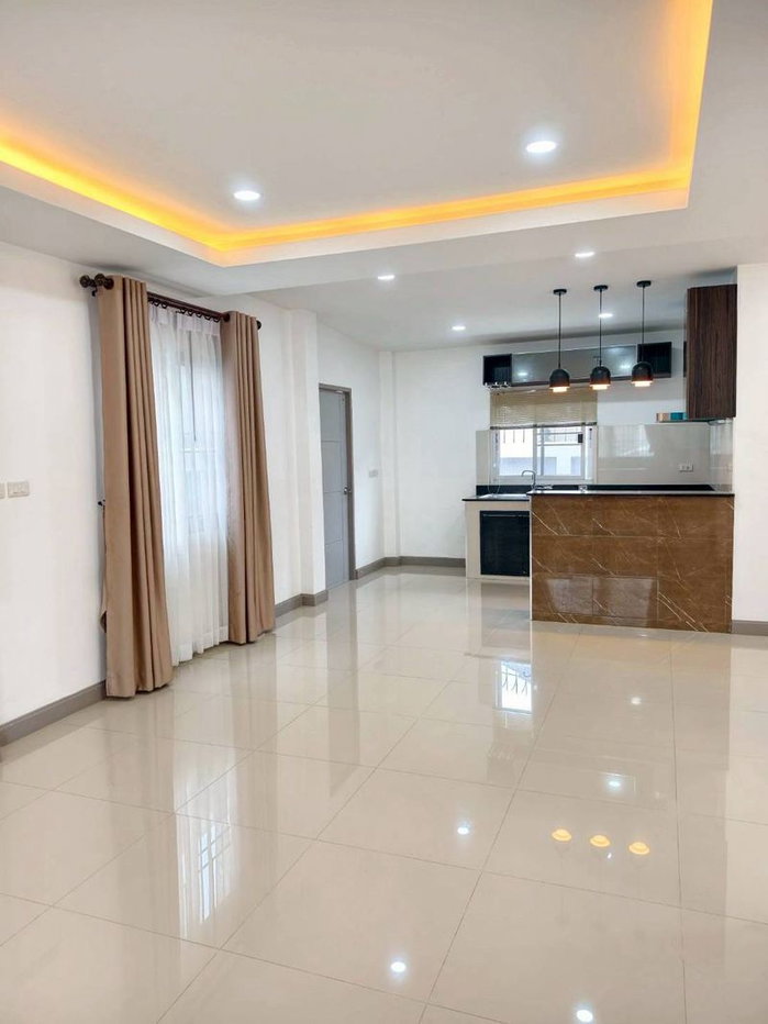 picture Single house for sale, corner lot, Sriracha, Rai Kluay area. Spacious and comfortable living. - 5/17