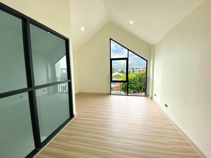 3-bed home office for rent, 237 sqm, 30 sq wah, Bang Na