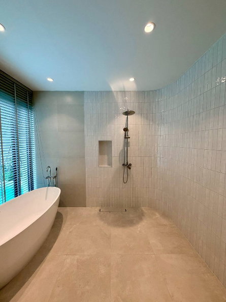 picture Sale Luxury Pool Villa  4 Bad, 5 Bath  Prime Location – Easy Access to Everything - 9/17
