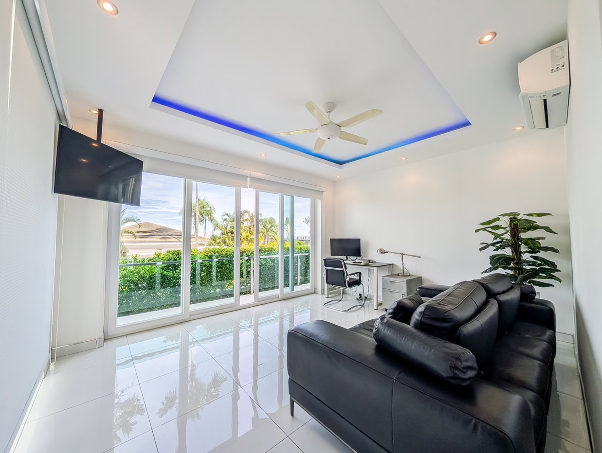 picture Luxury Sea View Villa for Sale East Pattaya with Sunset Views - 16/27