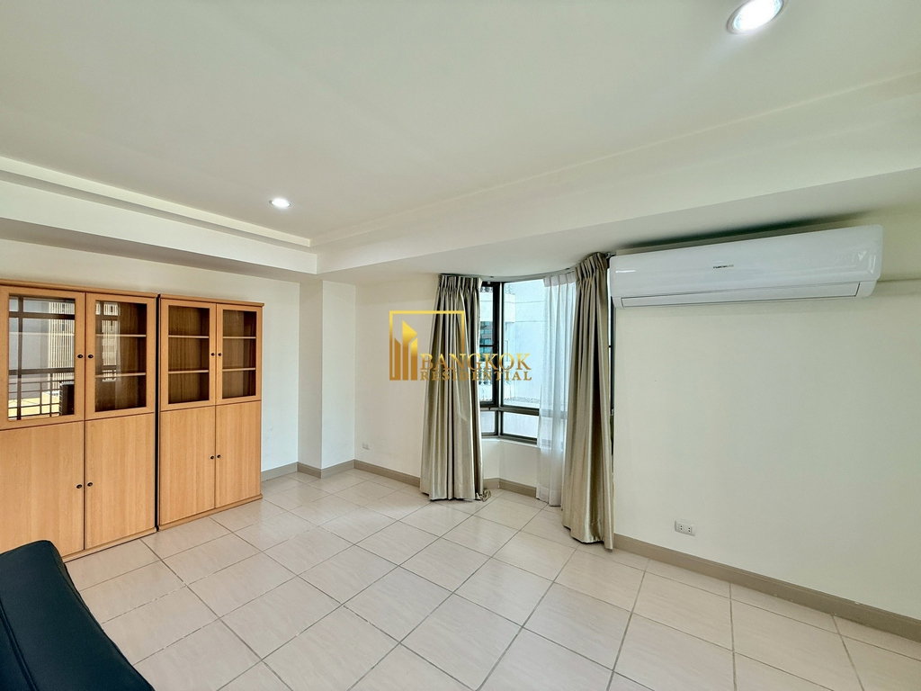 picture Royal Castle | Superb Value 3 Bedroom Condo in Phrom Phong - BR17311CD - 7/41