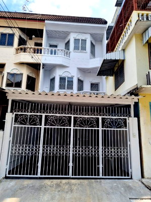 Townhouses for sale Bangkok : ✨ for sale! Standard project-level unfurnished house!!! 3 bedrooms, 2 bathrooms. Only 4.9 million baht // Soi Phetkasem 60/3 // 065 356 2745 The Toy✨